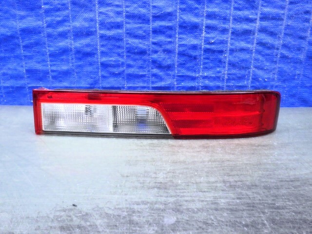 K572 NV100 クリッパーリオ DR17W 右テール D146 35603-64P00 エブリィワゴン DA17W 美品拍卖