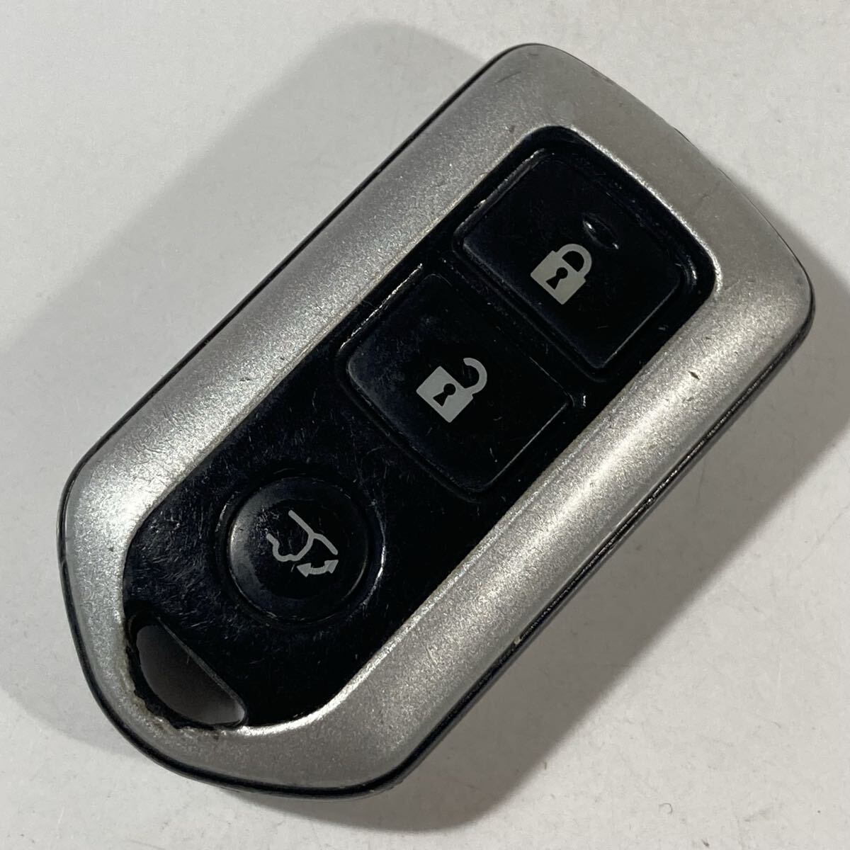 送料込 TOYOTA トヨタ純正 アルファード アイシス ノア ヴォクシー ポルテ 3ボタン 251251-5090 スマートキー キーレス リモコン MTI837I拍卖