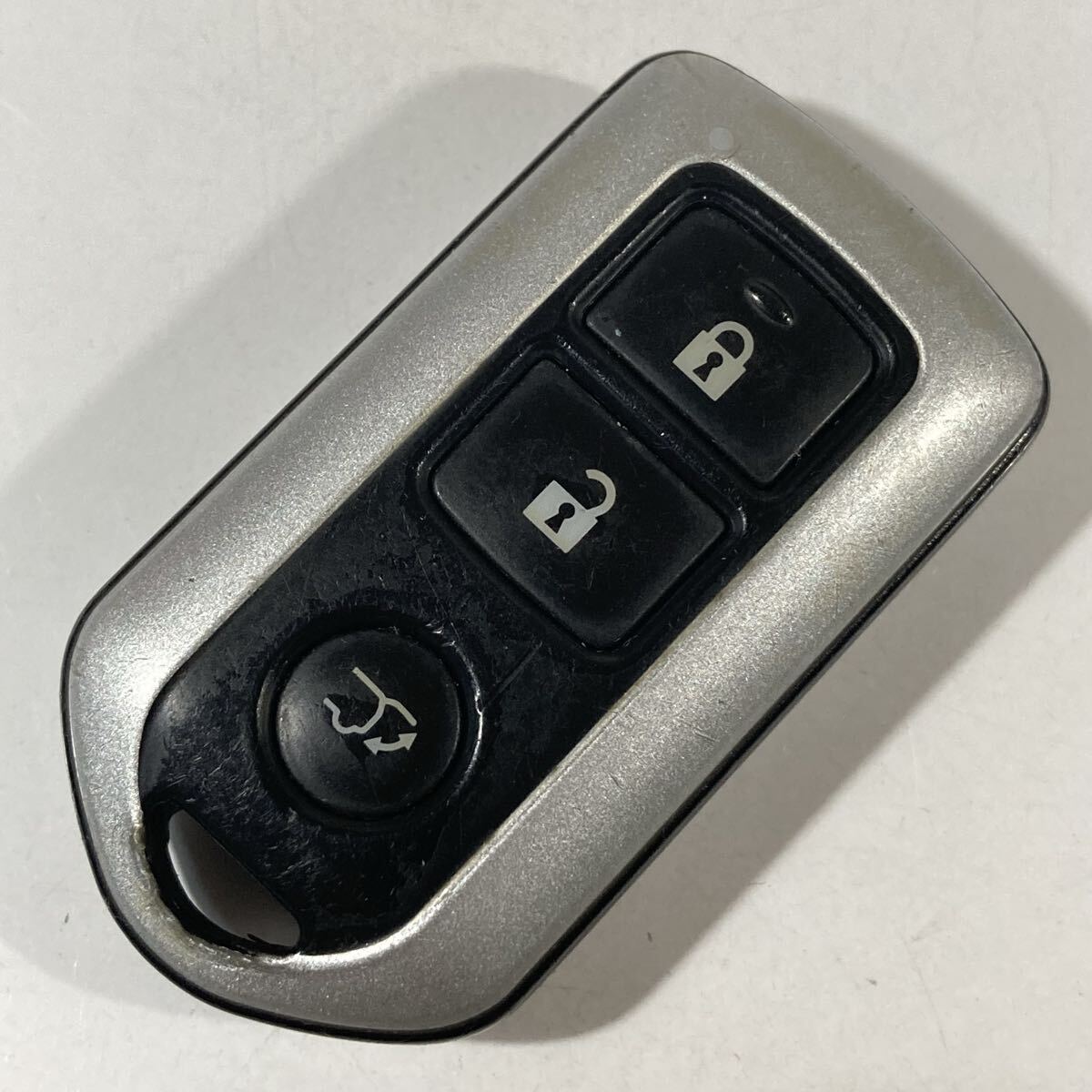 送料込 TOYOTA トヨタ純正 アルファード アイシス ノア ヴォクシー ポルテ 3ボタン 251251-5090 スマートキー キーレス リモコン MTI833I拍卖