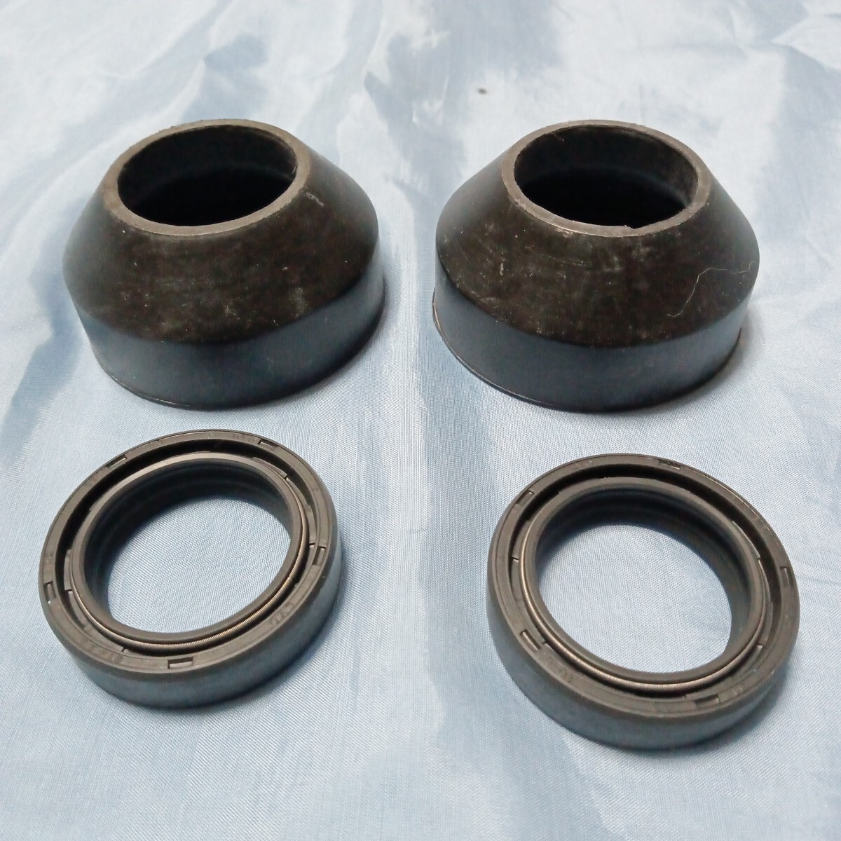 台湾製・バイアルスダストカバー&オイルシール1台分拍卖