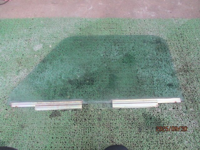 (0427)XN12A ローバーミニ 左側ドアガラス ウィンドウ拍卖