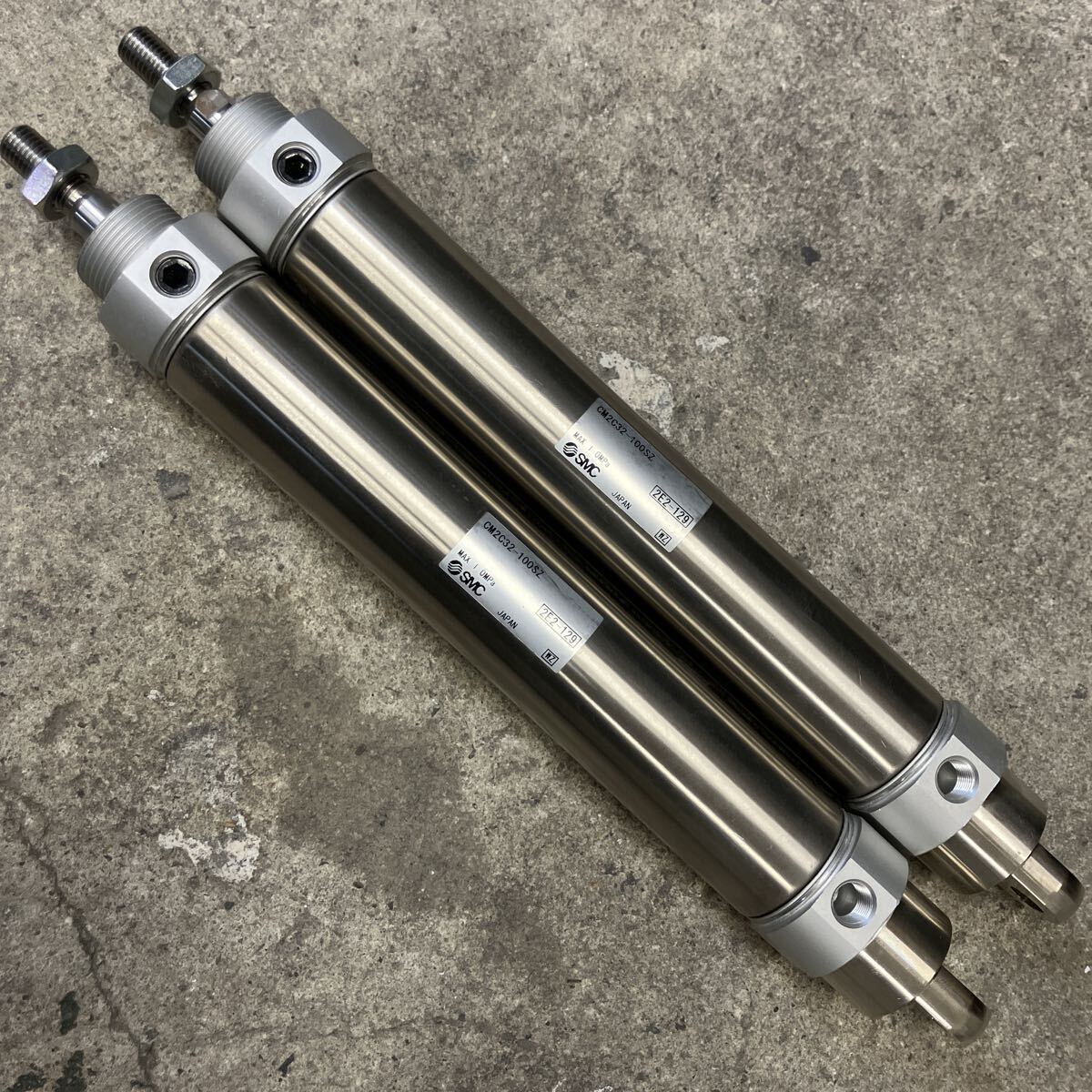 未使用品★SMC エアーシリンダーCM2C32-100SZ★拍卖