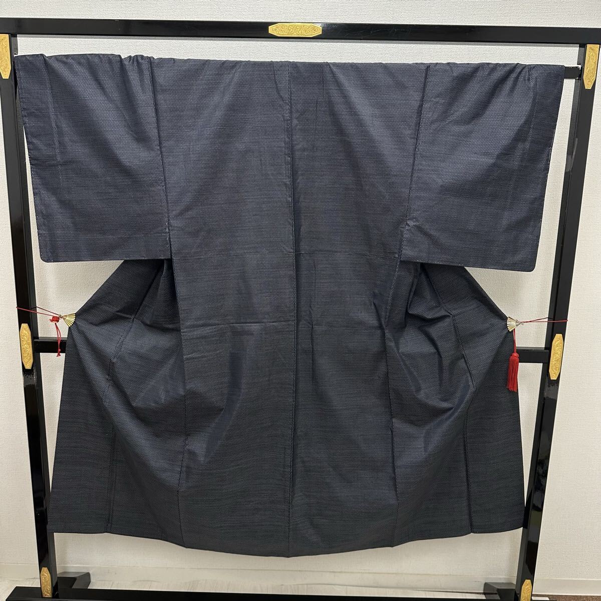 メンズ 着物 大島紬 亀甲絣 濃いグレー 着物 正絹 W-4156拍卖