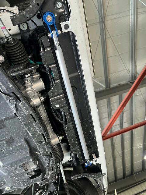 エブリー(DA17V,W全車)フロントモノコックバー SZ0770-MOF-24(アルミパイプ部の外径22ミリで材質は60s仕様) (税込み価格)拍卖