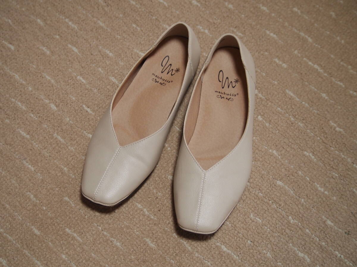 マスチェッタmaschiettaVカットデザインパンプス ベージュ22.5cm 3Eコンフォート クッション中敷き EEE 拍卖