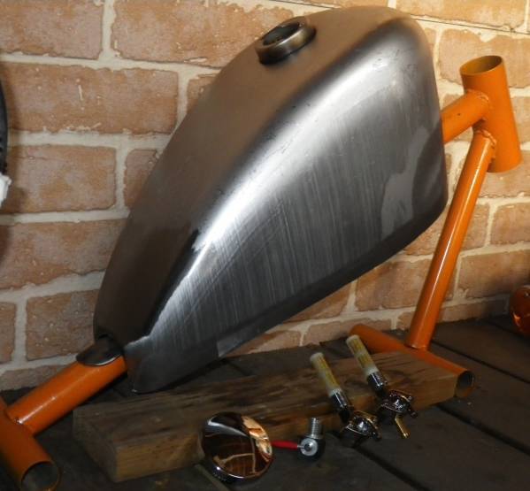 __★特価★スポーツスター タンク R ロートンネル★汎用★スポーツスターXL883ダイナFXDソフテイルXLH1200ショベルFXSパンFLST拍卖