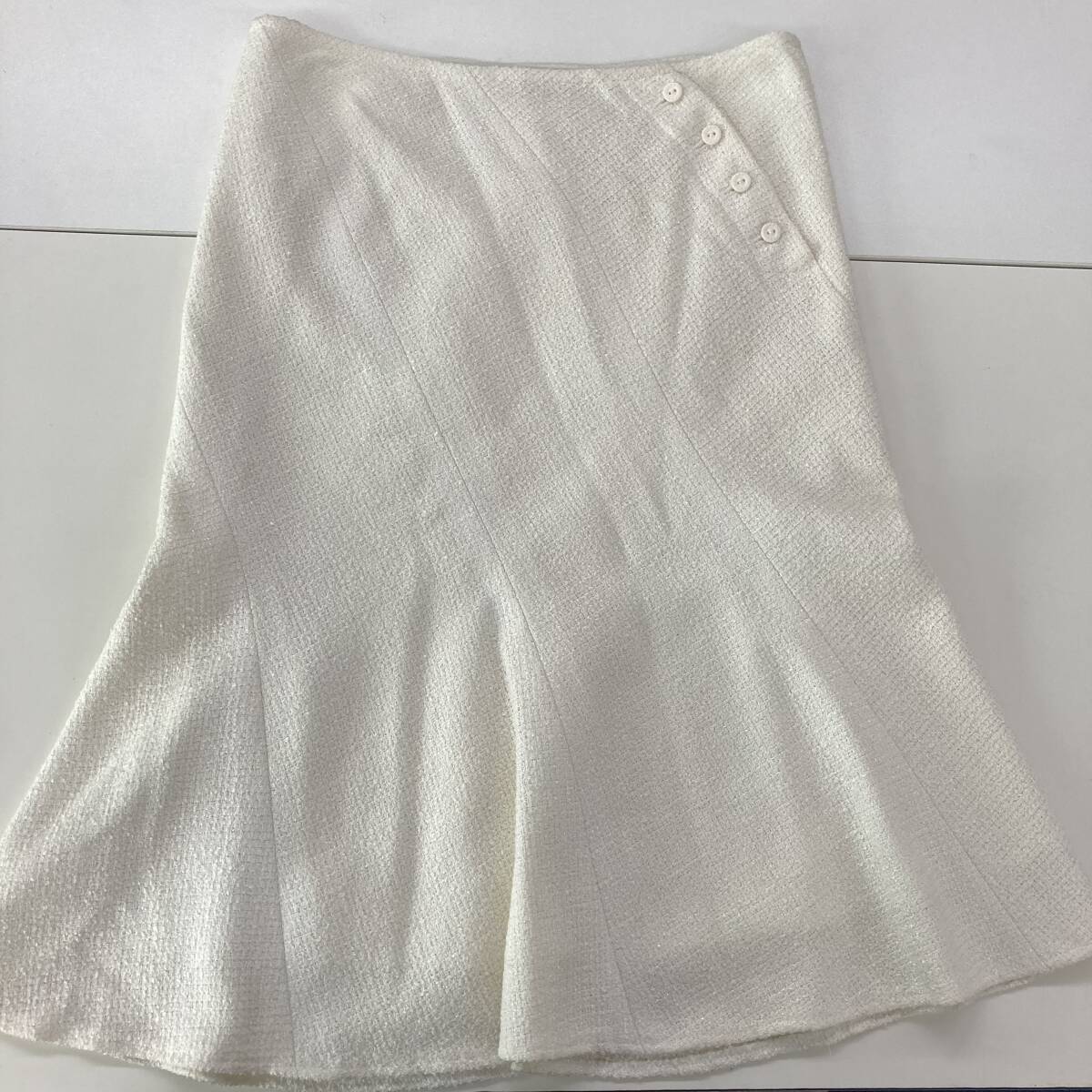 【中古】VICKY ひざ丈スカート ツイード素材 白 清楚系拍卖