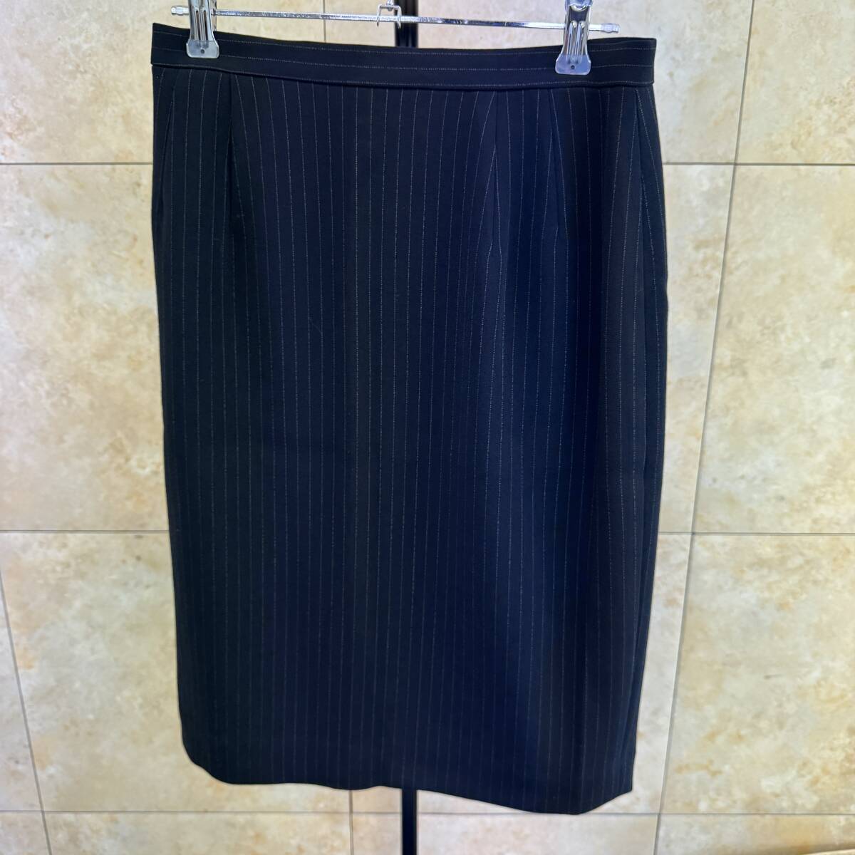 【新品】ville d'azur ひざ丈タイトスカート ブラック ストライプ拍卖