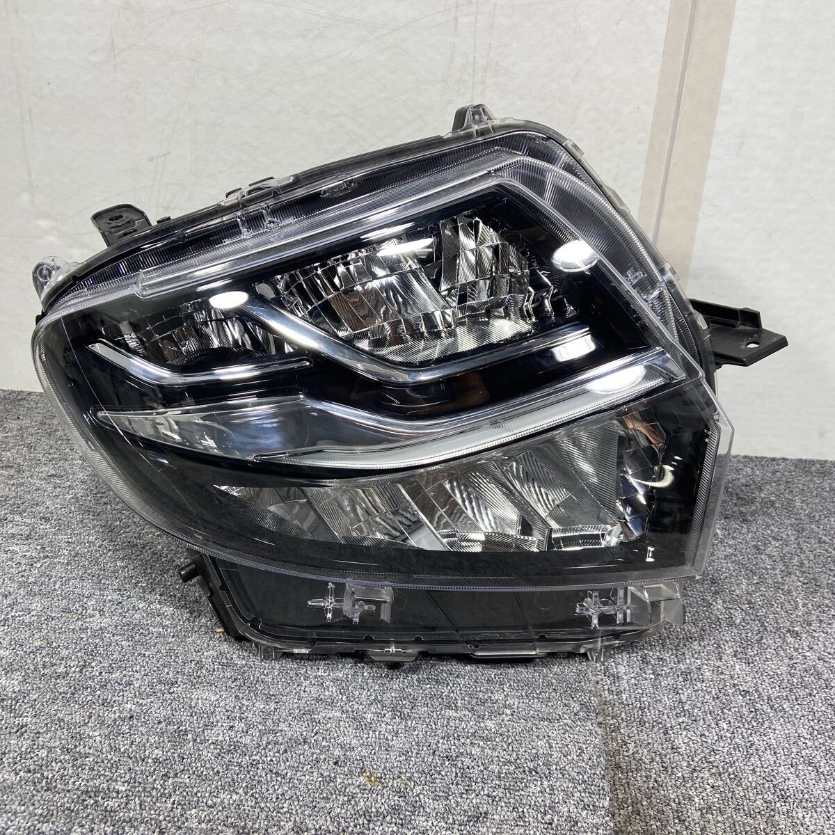 美品/破損無 タント カスタム LA650S LED ヘッドライト 右 KOITO 100-69075 81130-B2730 刻印Z 拍卖