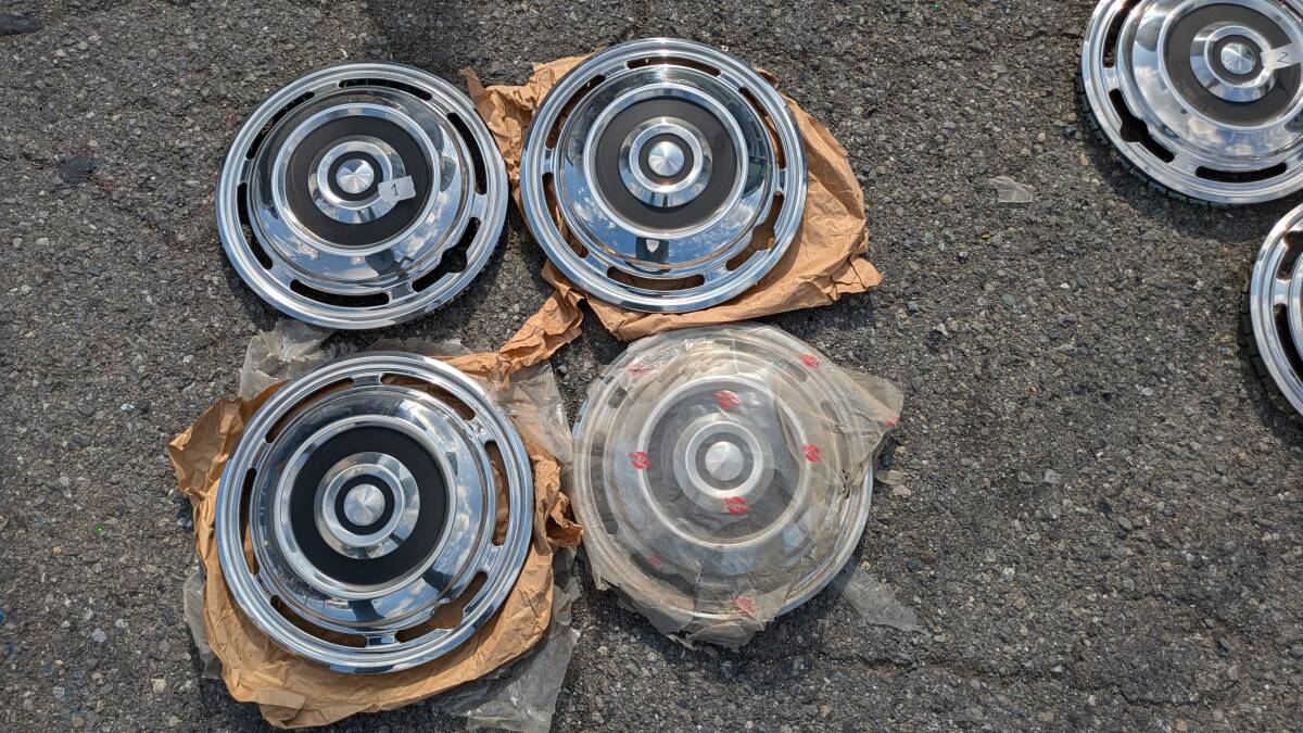 日産ブルーバード510☆ホイールキャップ☆新品当時物☆スカイライン☆フェアレディ−z☆拍卖