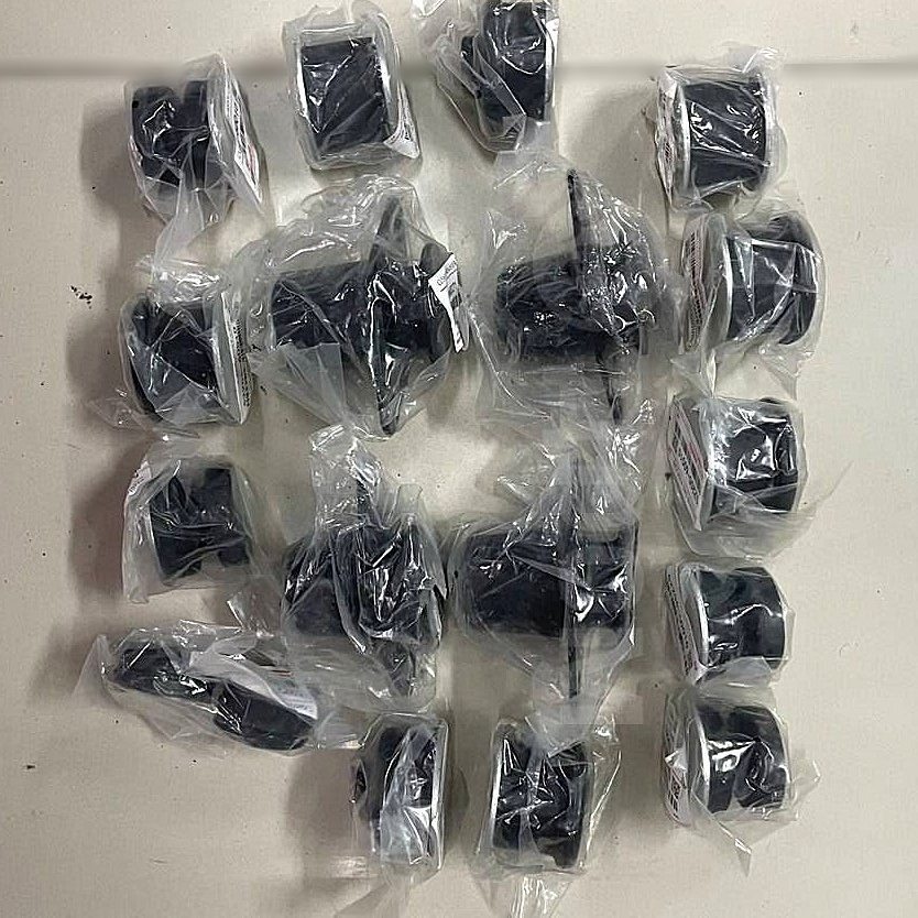 【1台分】新品 ランクル 80 キャブ マウント クッション FZJ80,HDJ81,HZJ81 中期,後期(1992-1998) フレーム マウンティング クッション拍卖