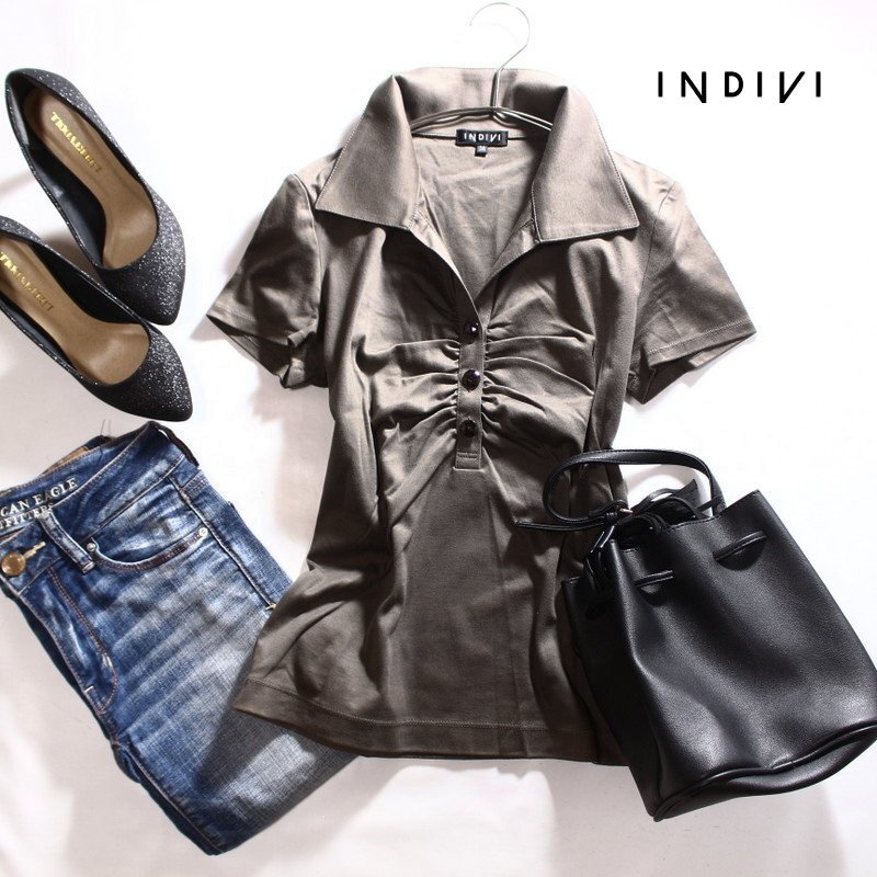 美品 インディヴィ INDIVI 株) ワールド 夏 シンプル 綺麗め ギャザー 襟 スキッパー 半袖 プルオーバー カットソー グレイッシュ ブラウン拍卖