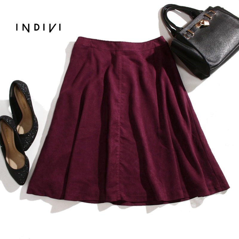 美品 インディヴィ INDIVI 株) ワールド 秋 冬 スエードライク 上品 フレアスカート 40 L ダークレッド 赤 バーガンディ スカート レザー拍卖