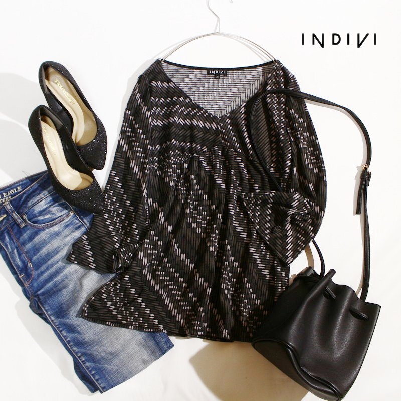 美品 インディヴィ INDIVI 株) ワールド 秋 合物 モノトーン 幾何学柄 8分袖 カットソー 9号 38 グレー ブラック 黒 ホワイト 白拍卖