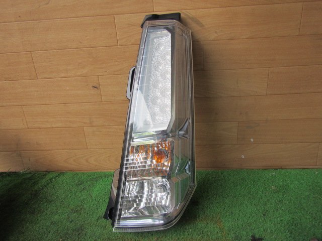 スズキ ワゴンR MH44S H27年式 ■右テールランプ トーカイデンソー 中古 ★213532拍卖