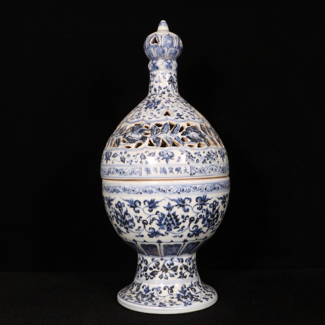 明時代 宣徳 青花 染付 纏枝蓮 熏炉 唐物 箱付き 陶磁器 中国美術 古美術 置物 高さ38cm 直径16.5cm RG964拍卖