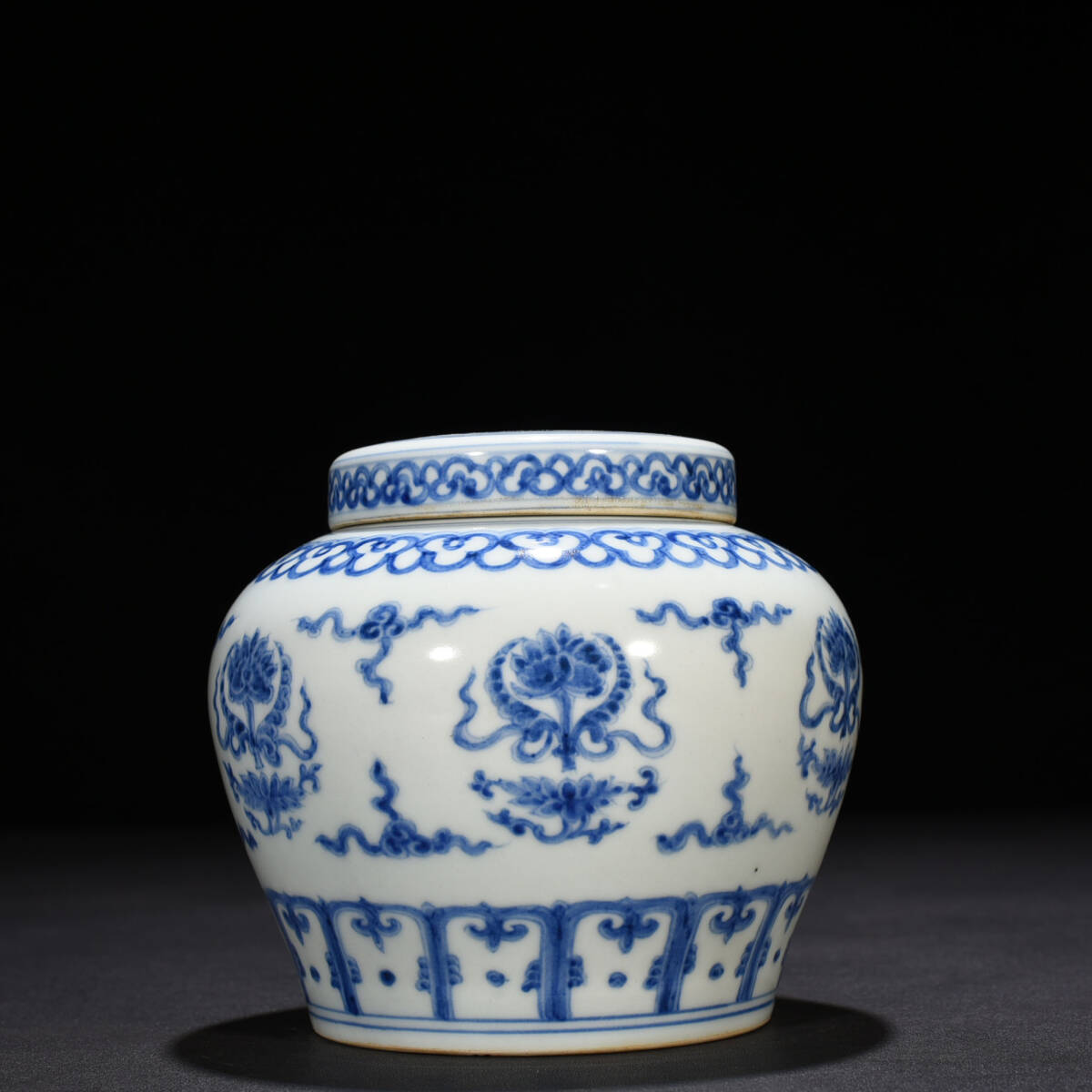 明時代 青花 宣徳 宝相花文 天字壺 古玩 骨董 美術品 骨董品 時代物 古美術 唐物拍卖