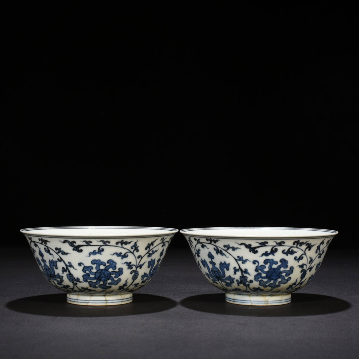 明時代  成化宮碗2客 茶碗 纏枝花卉文 古玩 美術品 骨董品 時代物 古美術 唐物拍卖