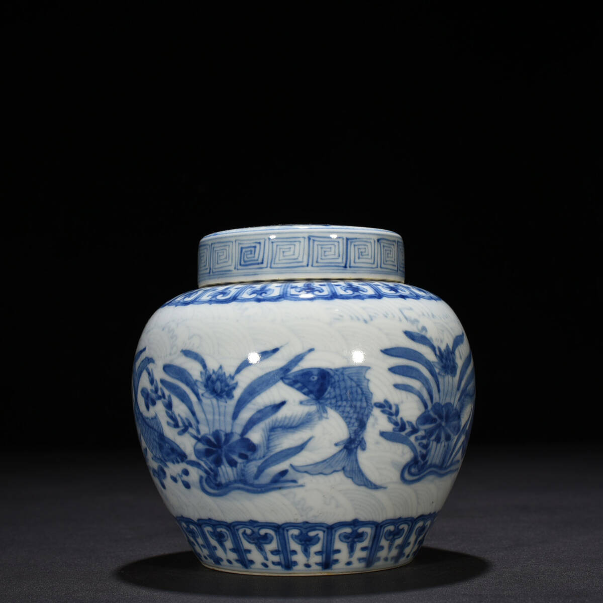 明時代 成化 水草魚文蓋壺 古玩 骨董 美術品 骨董品 時代物 古美術 唐物拍卖
