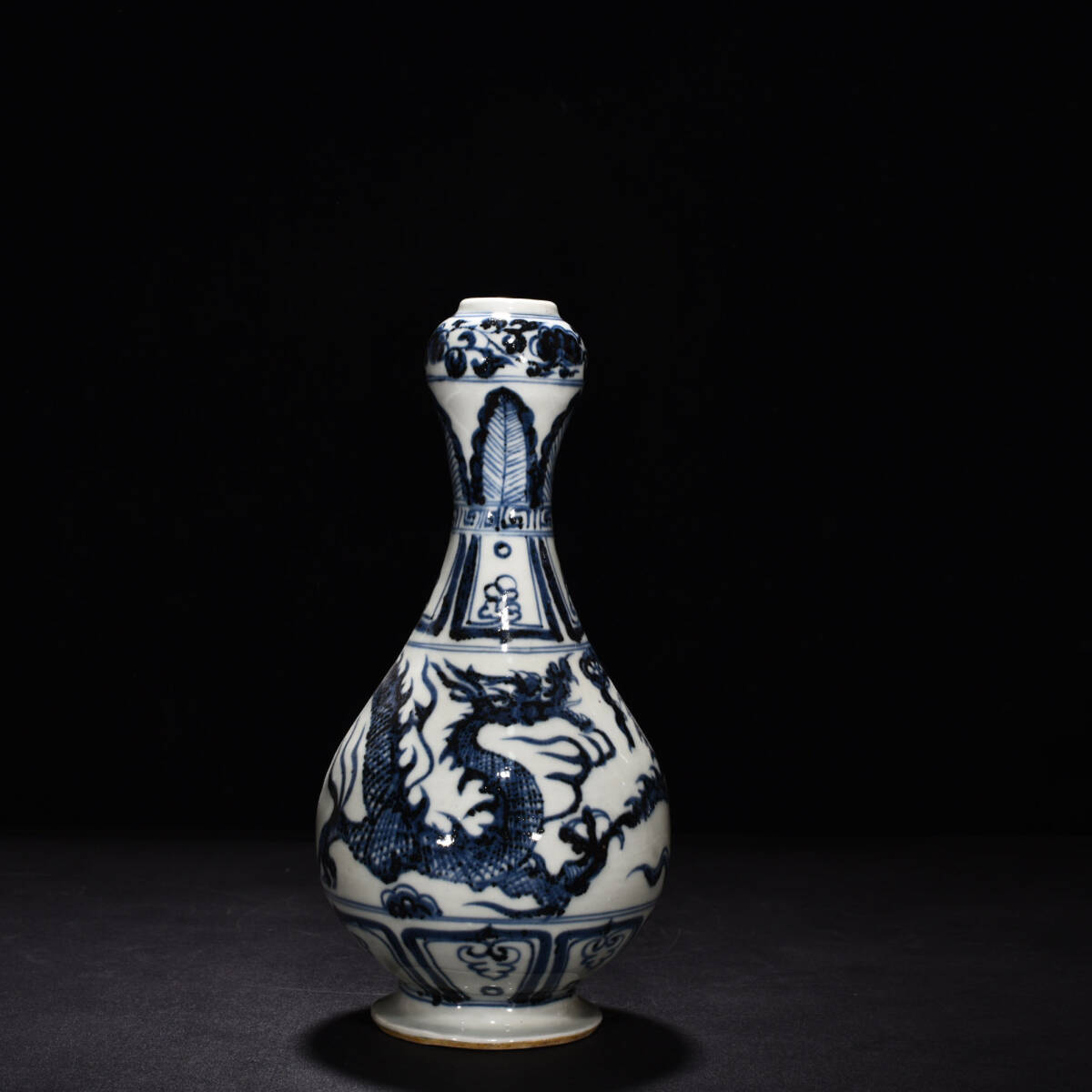 元時代 青花 染付 雲龍文 蒜頭瓶 唐物 箱付き 陶磁器 中国美術 古美術 置物 骨董品 高さ29.5cm 幅12cm HB281拍卖