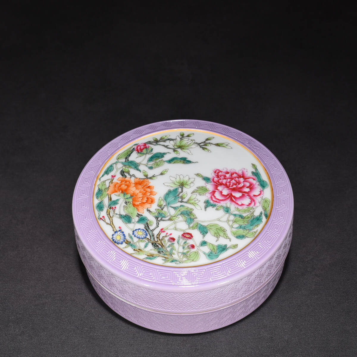 清時代 乾隆 紫釉 開窗牡丹花卉文粉盒 印盒 唐物 箱付き 陶磁器 中国美術 古美術 置物 骨董品 H50拍卖