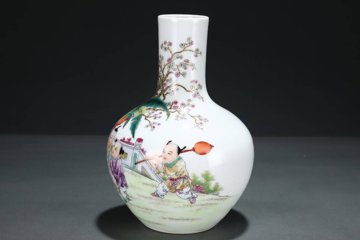 清時代 乾隆 粉彩 唐子文 描金天球瓶 唐物 箱付き 陶磁器 中国美術 古美術 置物 高さ21.7cm 胴径15.5cm RG546拍卖