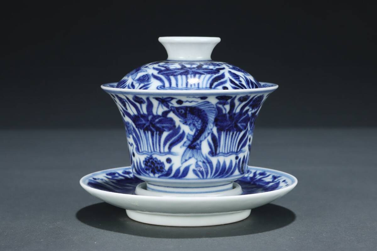 明時代 宣徳年製 青花 染付 魚藻文 三才蓋付茶碗 唐物 箱付き 陶磁器 中国美術 古美術 置物 高さ9.5cm 胴径11.8cm RG951拍卖