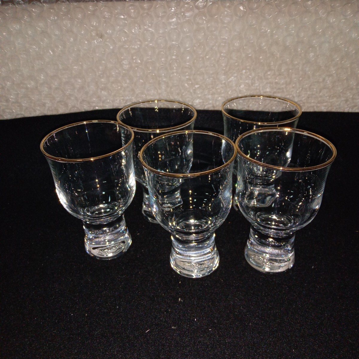 雑A-030/ 黄桜 酒グラス 5個セット 箱なし 昭和レトロ 黄桜 ガラス製 飲料用グラス 金色縁取り 酒器 酒 日本酒 /L11/70910 拍卖