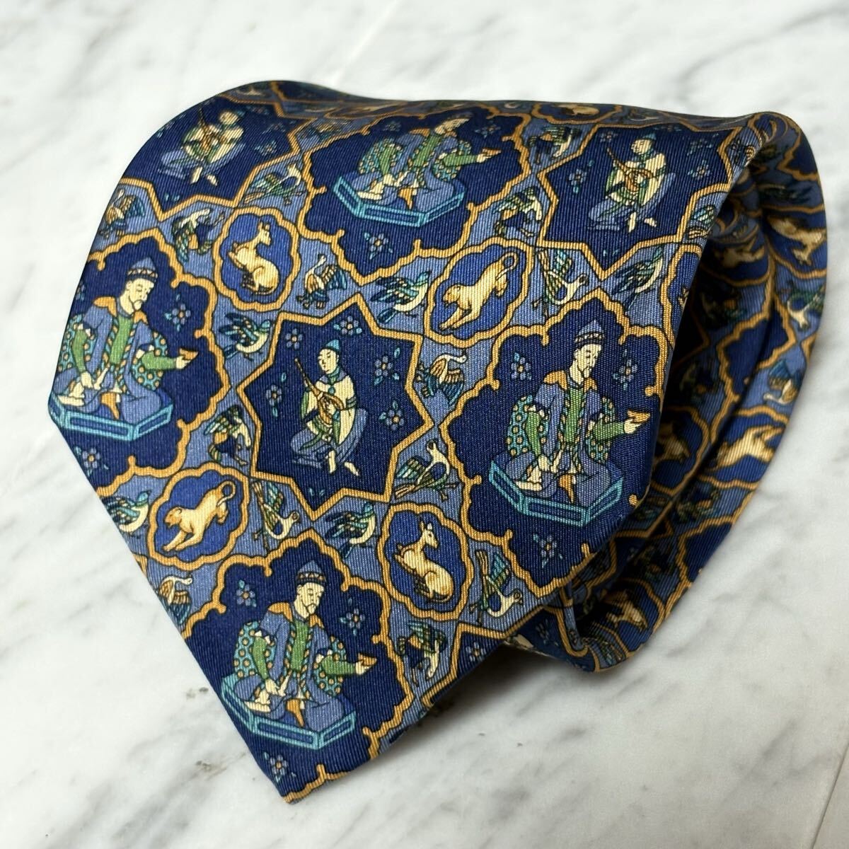 999円~ Ferragamo ネクタイ ネイビー 動物柄 人 楽器 総柄 (B15)拍卖