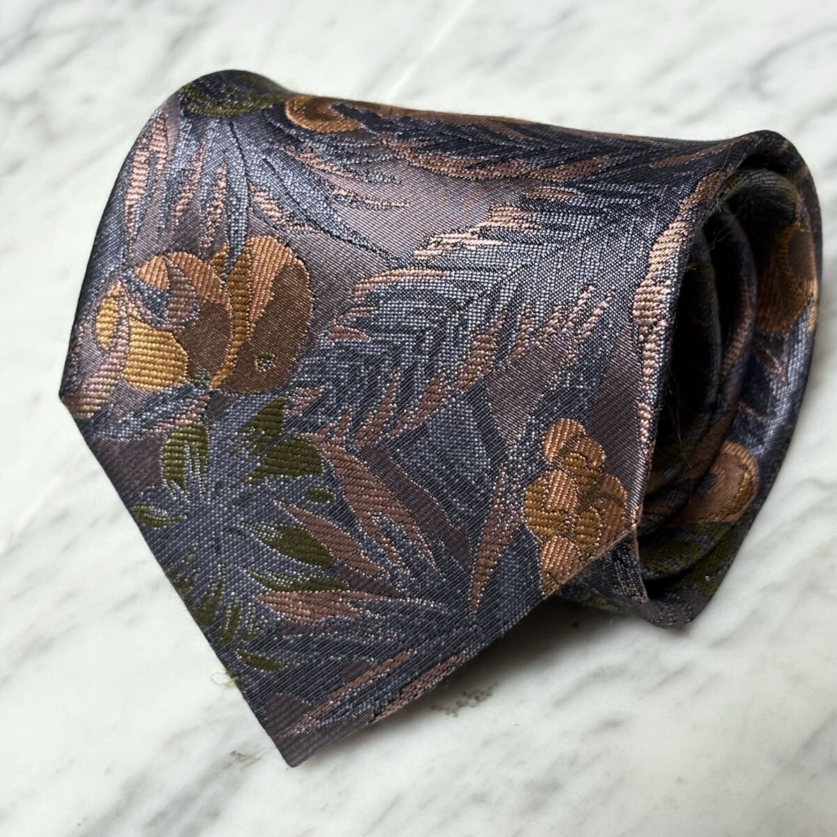 【美品】 999円~ Louis Feraud ネクタイ レッド系 光沢 ボタニカル柄 (R8)拍卖