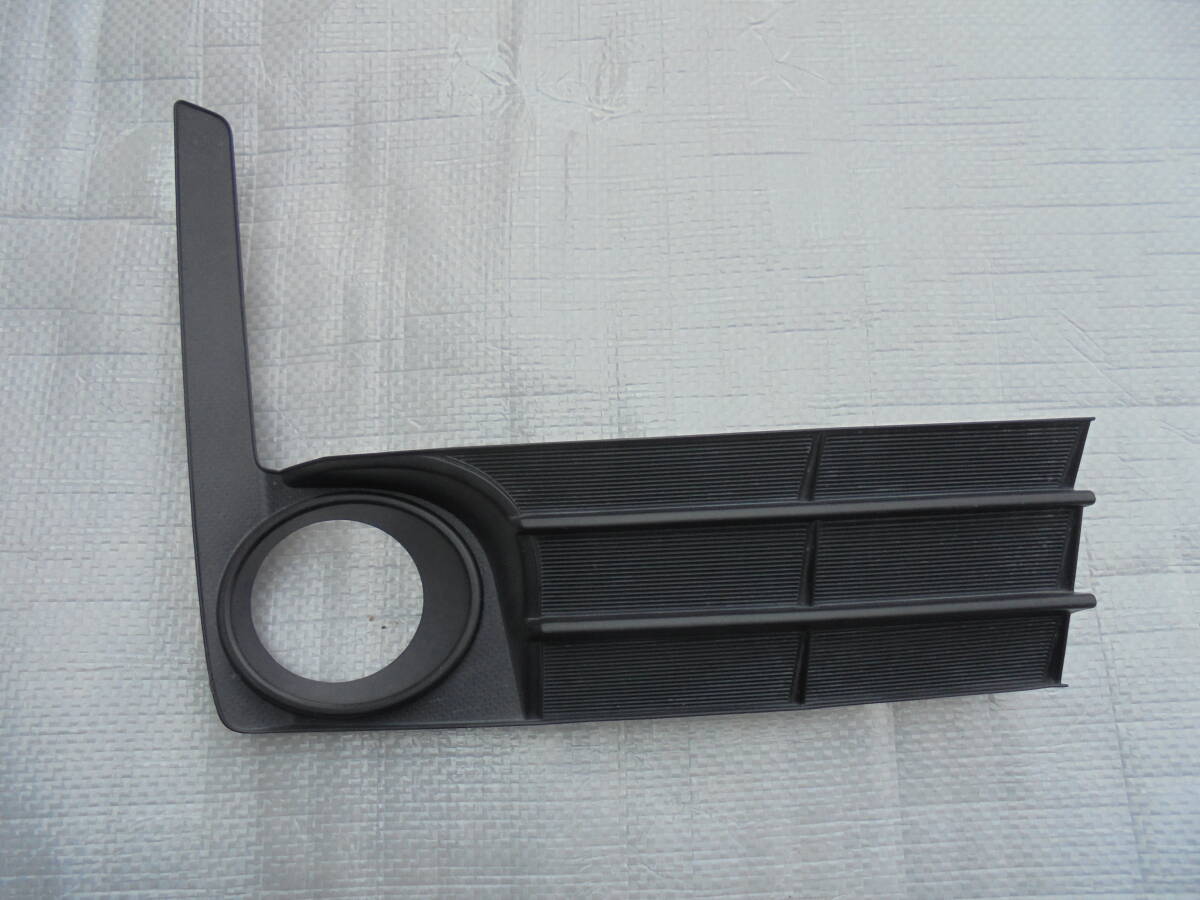 ヴォクシー ZRR80G.ZRR85G.ZWR80G 前期 純正 右フォグカバー 52127-28490 A330拍卖