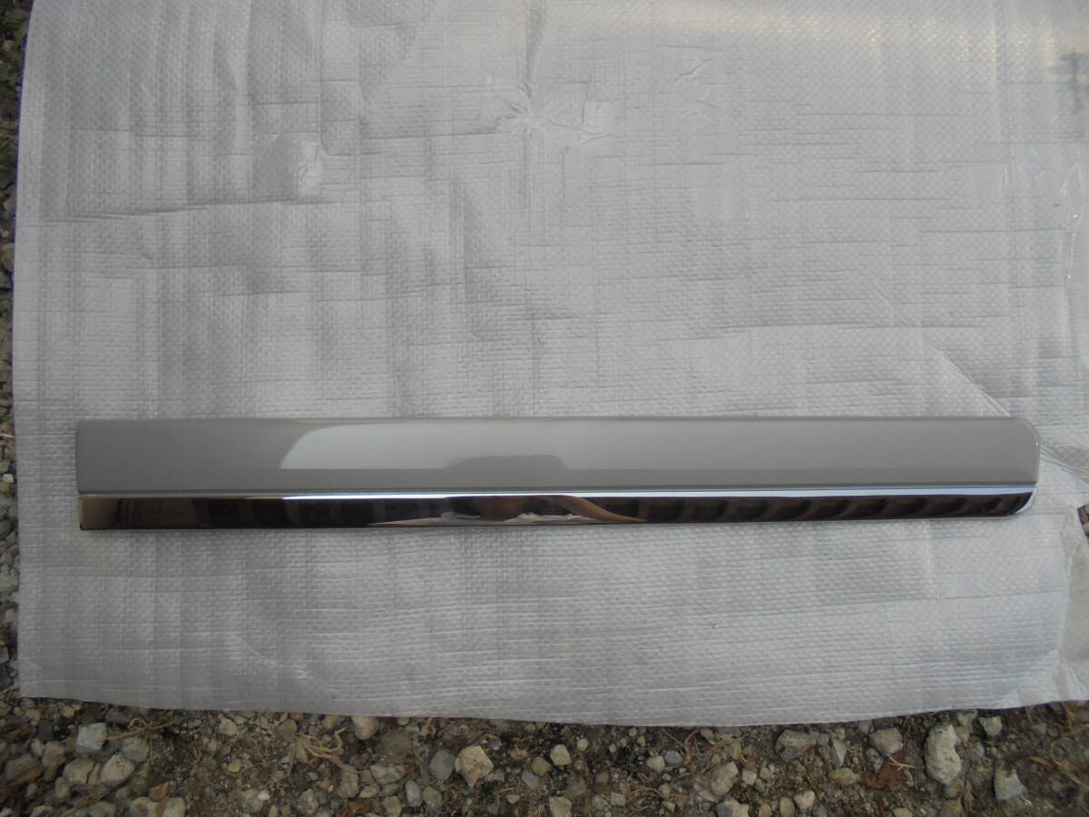 ムーヴキャンパス LA850S.LA860S 純正 右フロントドア プロテクターモール 75071-B2050/70  A334拍卖