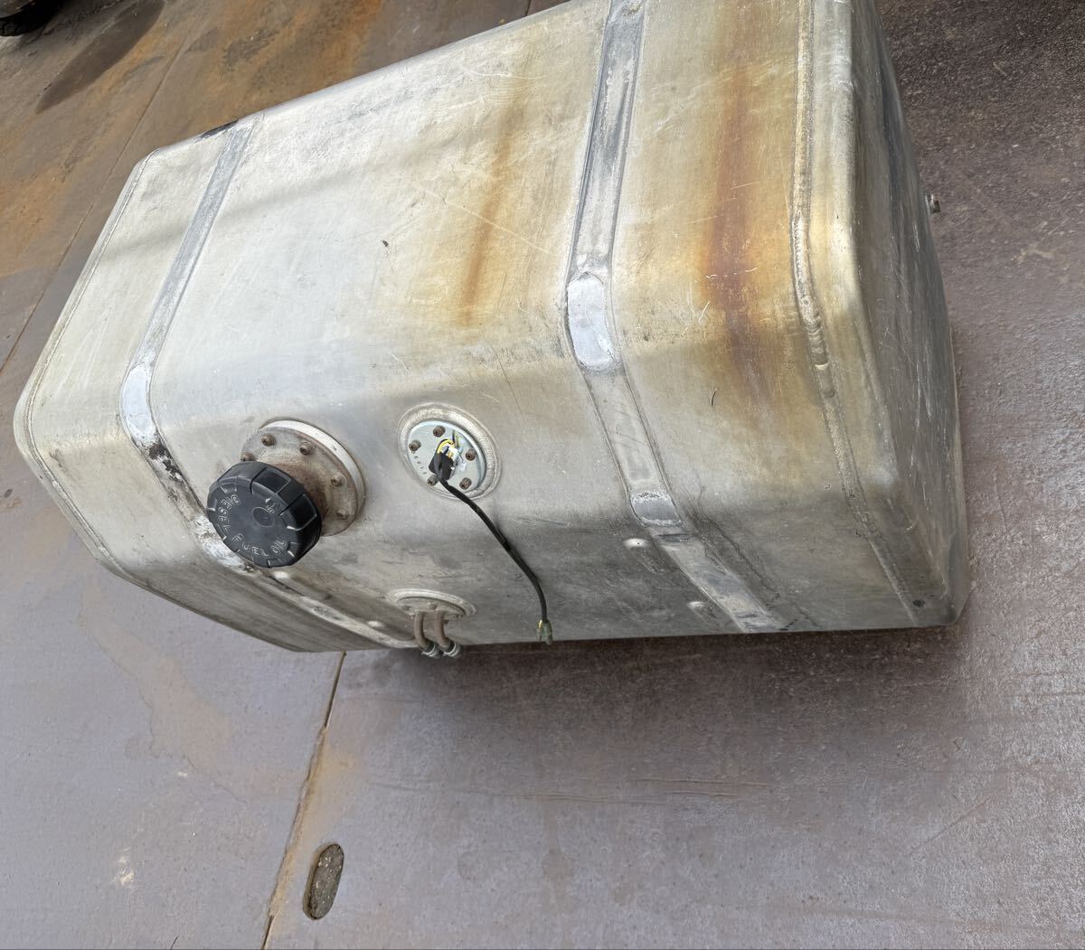 燃料タンク 大型車 アルミ製 タンク 手渡し 着払い 山形発拍卖