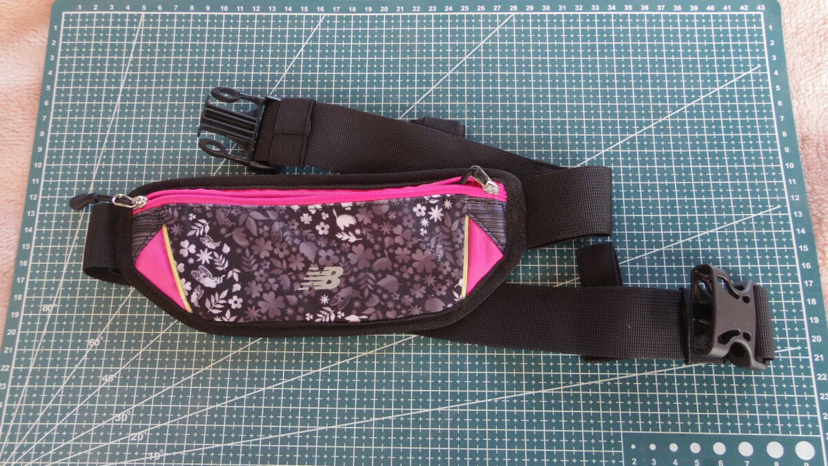 美品!ニューバランスNB ウエストポーチ 送料185円 ランニング拍卖