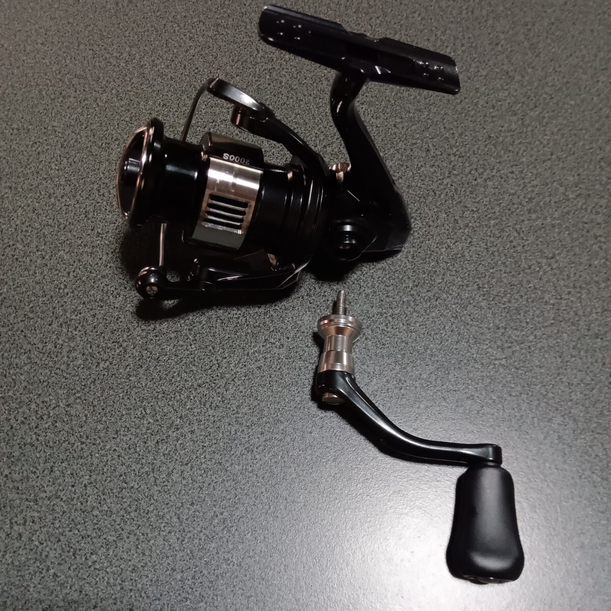 スピニングリール 2000s 重さ195g ネジ込み式ハンドル 送料無料拍卖