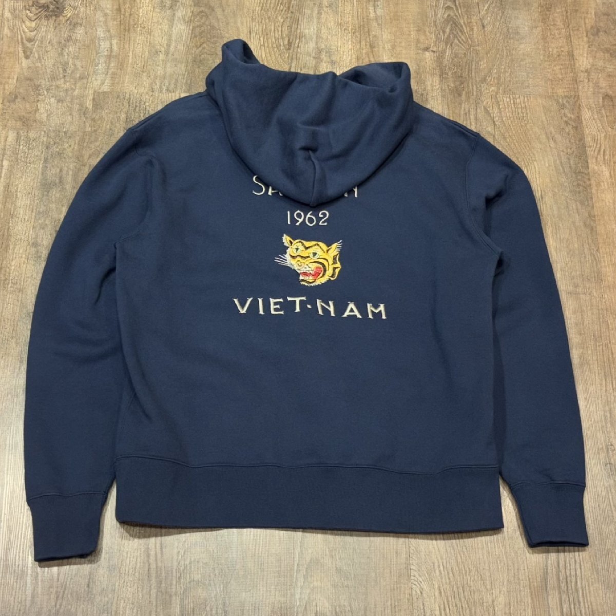 テーラー東洋 べトジャン刺繍パーカー アメカジ ミリタリー サイゴン1962 TT69473 128)ネイビー L トップス拍卖