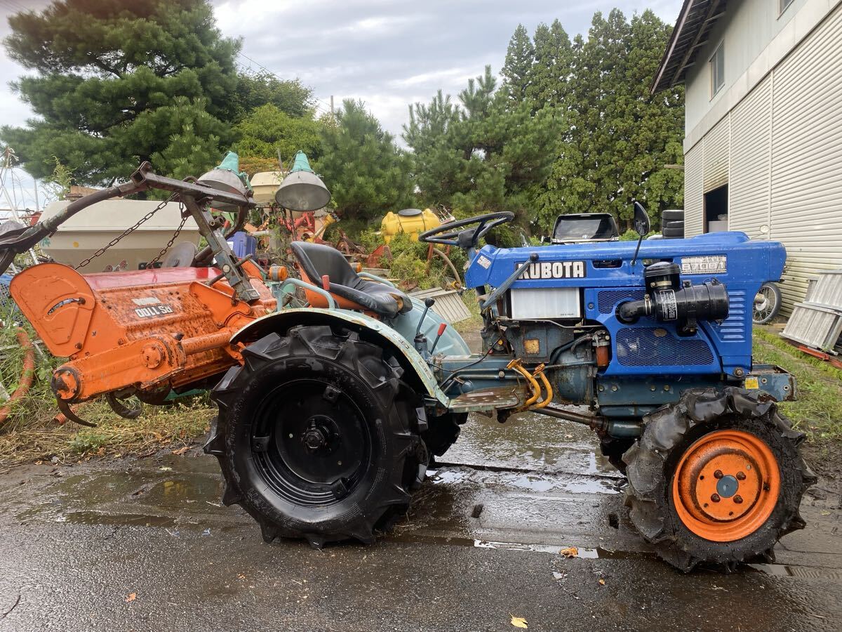 青森十和田市 クボタトラクターB7001 4WD エンジン一発 タイヤは綺麗い 引き取りOK 配送は送料相談お願い拍卖
