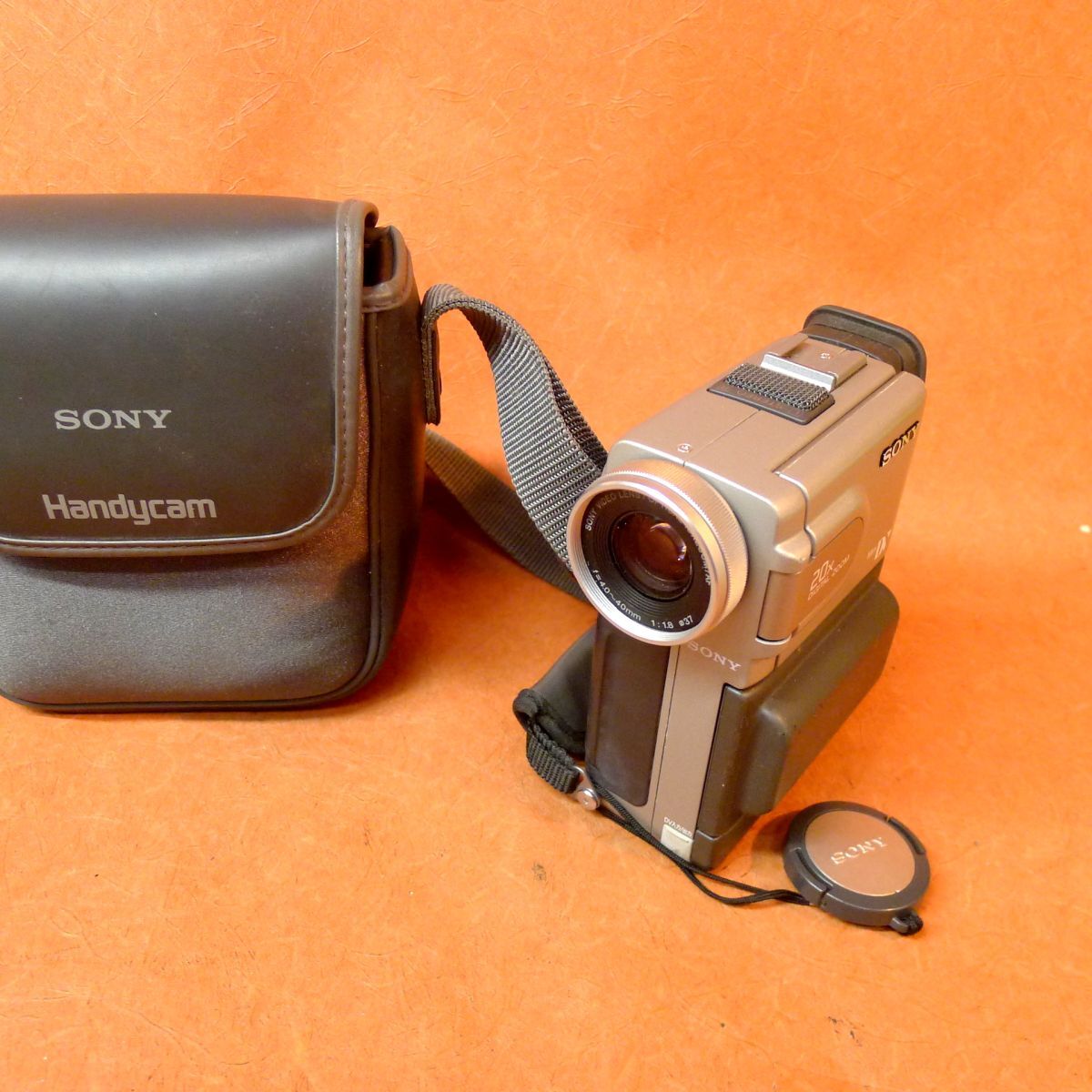 i◆046 SONY miniDVハンディカム DCR-PC7 1996年 68万画素CCD/手振れ補正機能 動作未確認/60拍卖