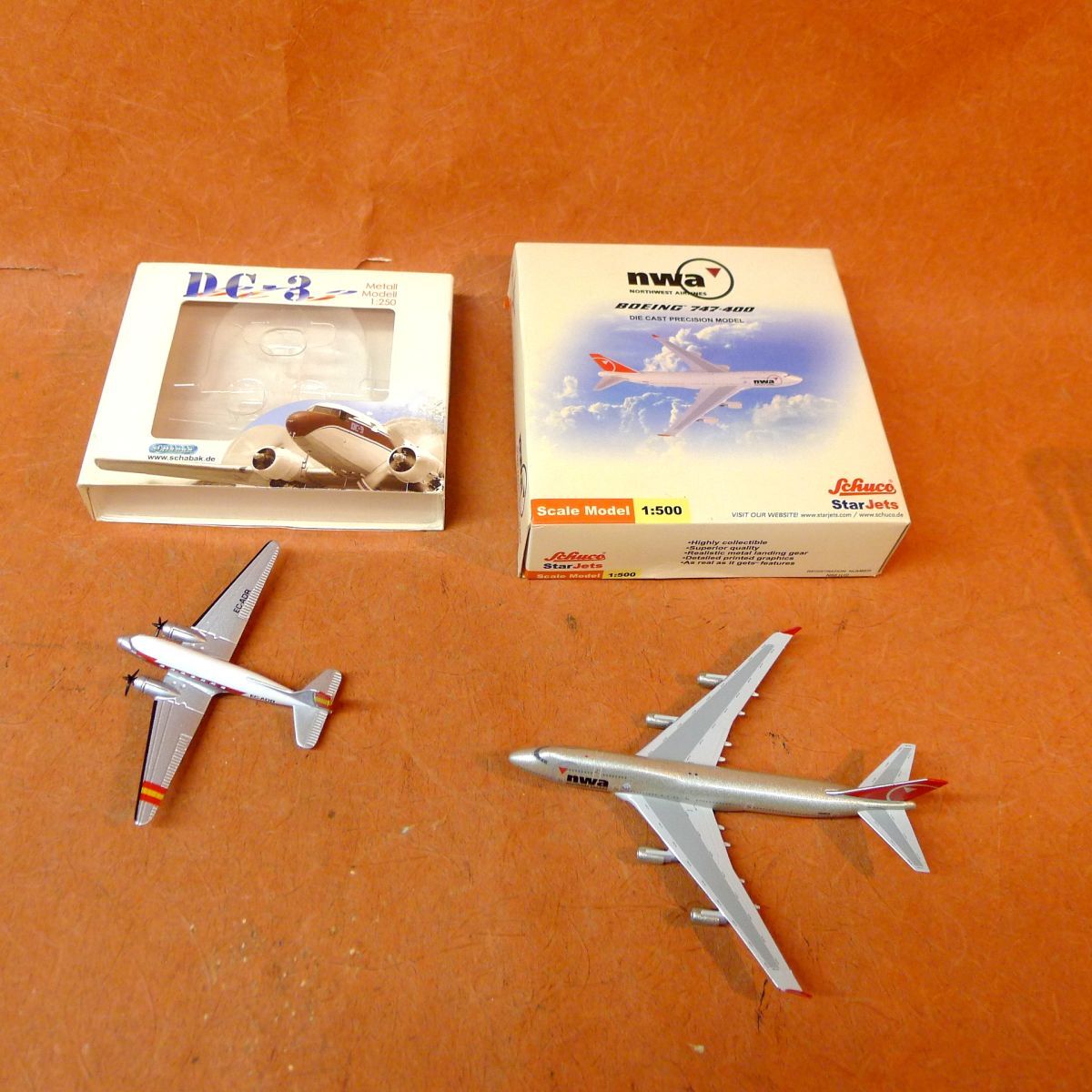 i◆124 ミニチュア飛行機模型 2点①SCHABAK DC-3 1/250②NWA BOEING 747-400 1/500/60拍卖