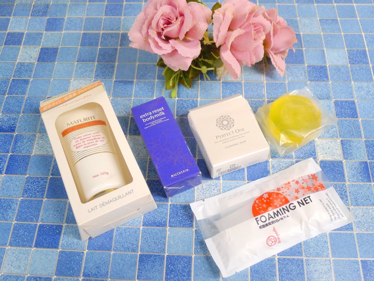 i◆304 ①パーフェクトワン クレンジングソープ 洗顔泡立てネット付②マキアレイベル ボディミルク③マチュリテ レ デマキャン /60拍卖