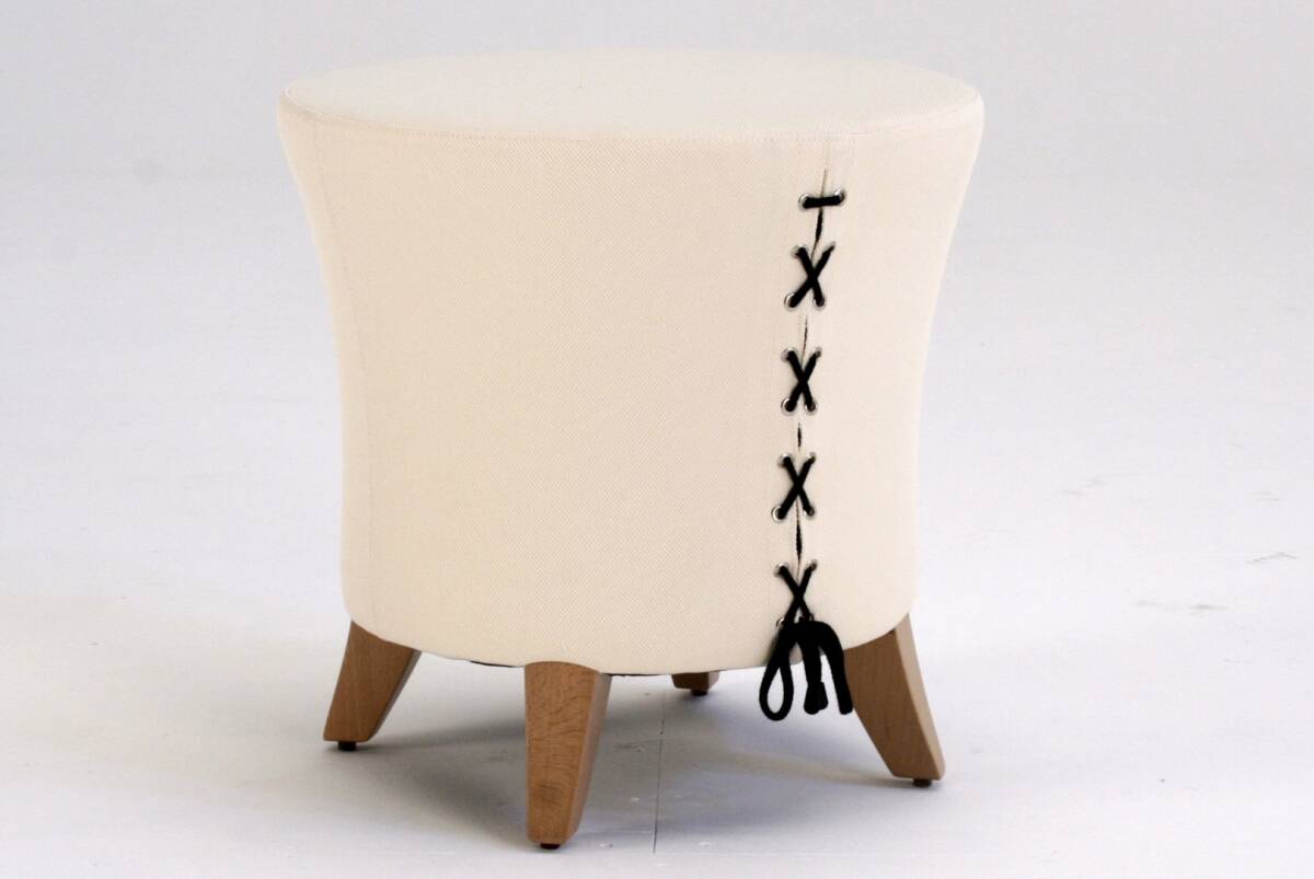 124-860-140MOIホワイトオットマン拍卖