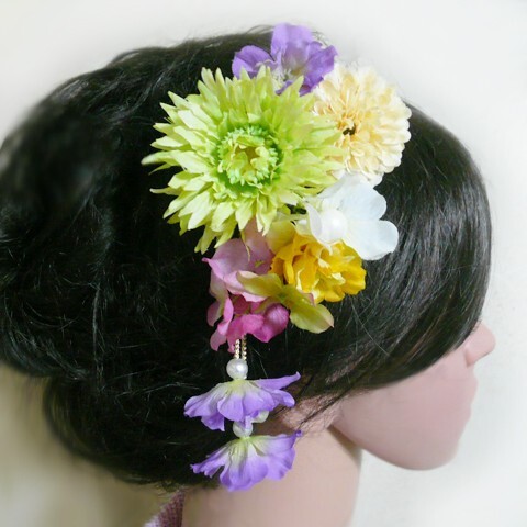 髪飾り 花 ガーベラと菊小花 緑紫白黄ピンク 成人式 振袖 結婚式 卒業式 袴 浴衣 着物 アートフラワー拍卖