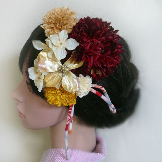 花 髪飾り 菊と花水木和柄紐付き 赤金黄 成人式 振袖 結婚式 卒業式 袴 浴衣 着物 アートフラワー拍卖