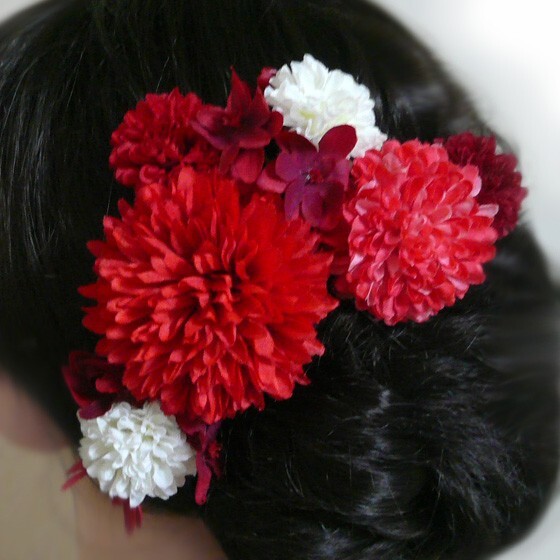 髪飾り 成人式 卒業式 花 菊reと紫陽花 赤 振袖 袴 浴衣 かんざし マム(1)(2)拍卖