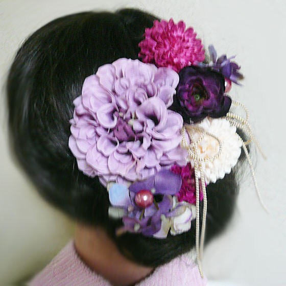 髪飾り 花 成人式 ダリアrbと菊他紐付 紫 ピンク 白 結婚式 振袖 袴 和装 着物拍卖