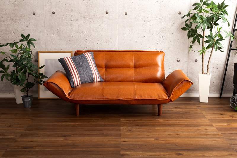 絶妙な弾力のヴィンテージカウチソファ 2人掛け 合成皮革 ブラウン色 肘付き LUKAS ルーカス拍卖