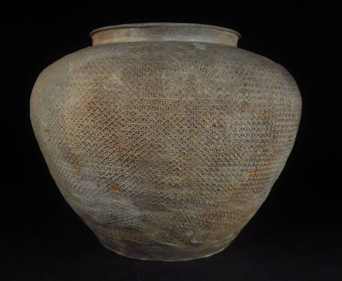 コレクター委託品 中国古美術 灰釉印文壺 壷 唐物 時代 箱 中国古玩 朝鮮古美術 古陶磁 花瓶 骨董品 古美術品 横幅32.5cm【913】拍卖