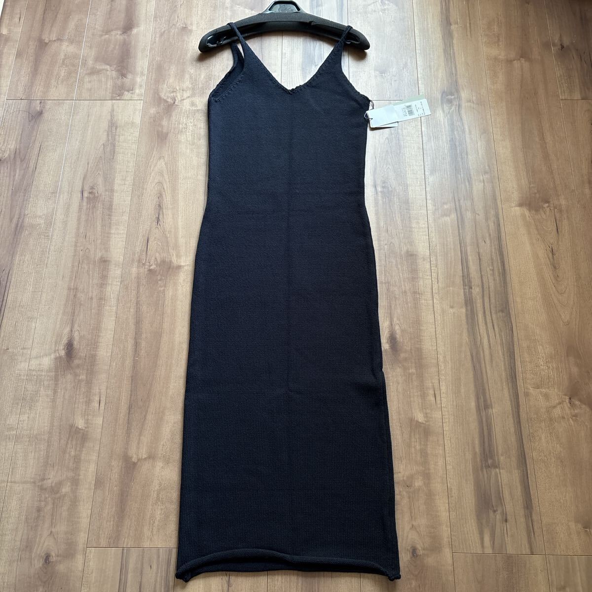 新品 emmi 定価¥1万8700円 ロングニットワンピース 黒拍卖