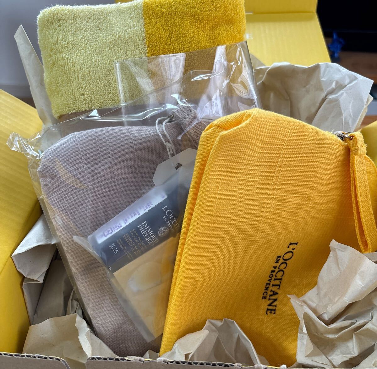 ロクシタンノベルティ ポーチ2点 バスタオル サンプル10点以上拍卖