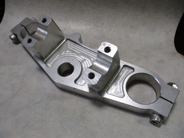 I◆トップブリッジ924 41φ.200㎜ピッチ.適応車種不明.社外.送料無料(一部地域除外).検)GPZ900R.1100.ZRX400.Ⅱ.ゼファー400.χ.750.ZR-7拍卖